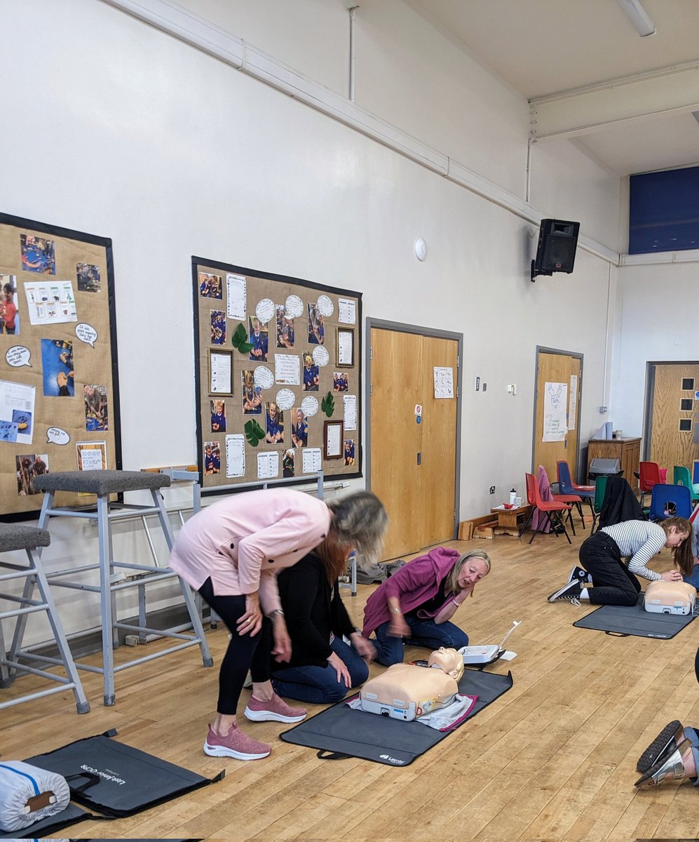 Really great and enjoyable day teaching staff @MosleyAcademy part of the @JohnTaylorMAT #emergencyfirstaidatwork today.  

#firstaidtraining #cprtraining #stafftraining 

Please contact me for any first aid training requirements, competitive price and very practical courses.