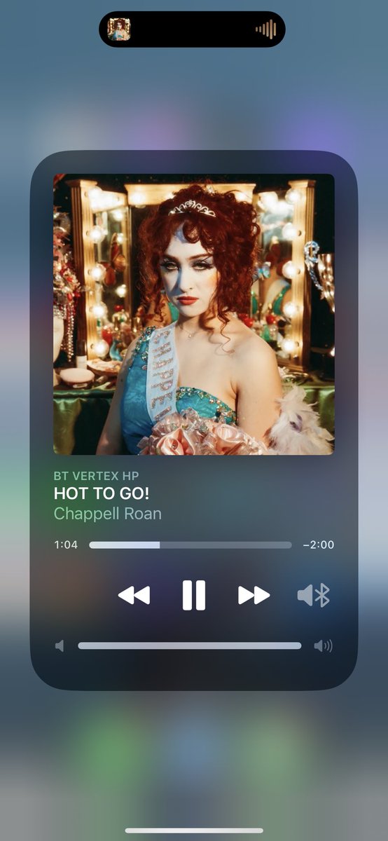 ava1902_'s tweet photo. no one in this airport knows that this is blasting in my ears https://t.co/SVKIB6OZMW