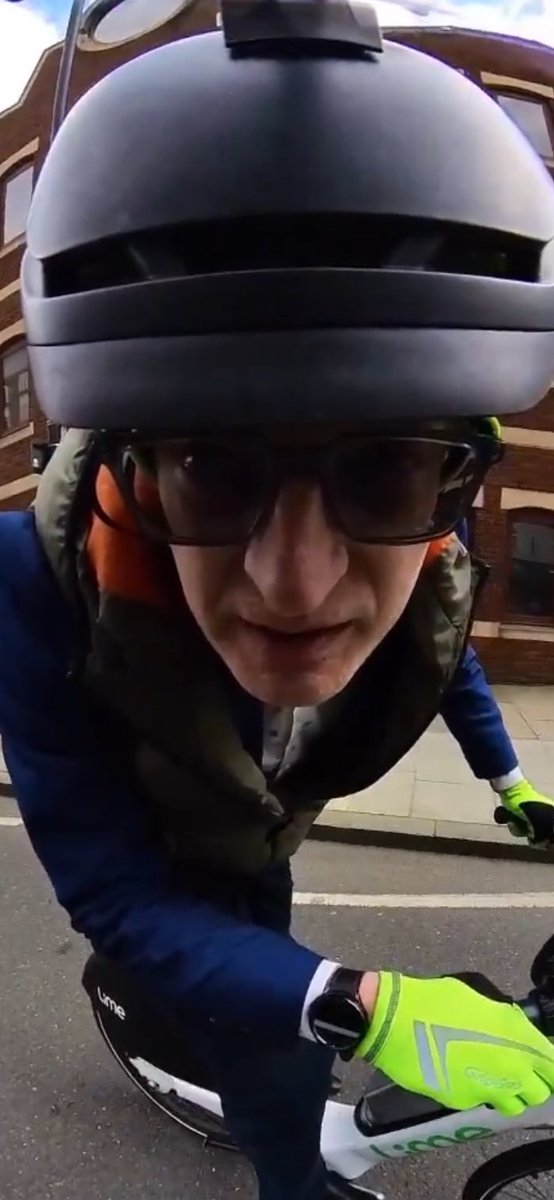obi_john_kanobi's tweet photo. @theJeremyVine Tbf she was probably calling the police….. https://t.co/Ia7w5acPxO