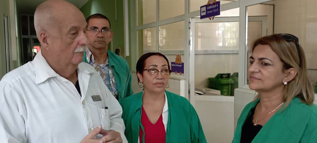 En visita al Hospital 'General Freyre de Andrade', junto al equipo de trabajo del @MINSAPCuba y directivos de la @DPSHabana, analizamos: 🩺Atención a los trabajadores, calidad de los servicios, indicadores de salud, entre otros temas. #CubaPorLaVida #GenteQueSuma