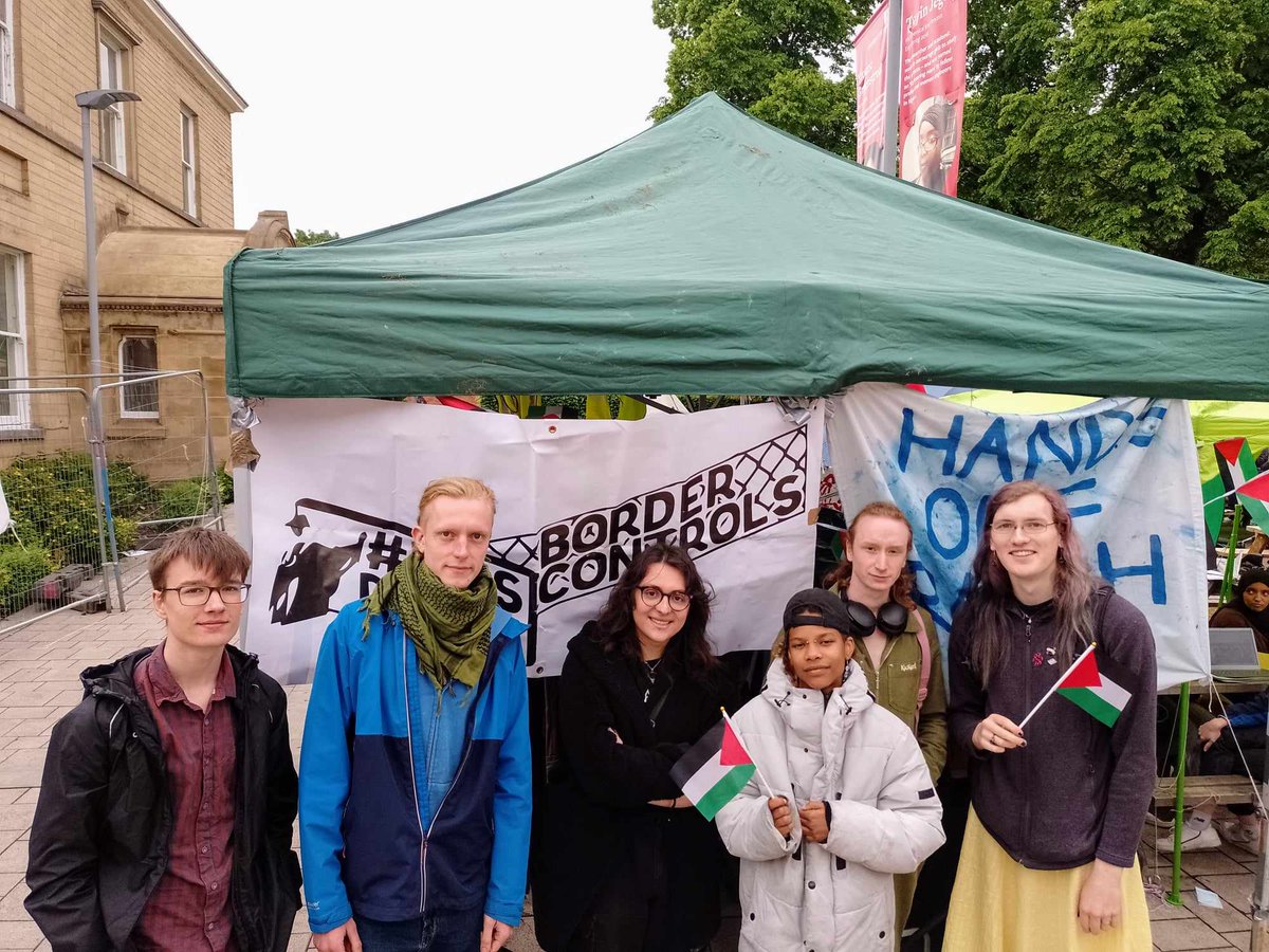 UnisNotBorders's tweet photo. Earlier today @UnisNotBorders gave a 2 hour workshop @ Leeds 🇵🇸 solidarity encampment. Thanks to the students who came with insightful ❓, concerns & resolve to work with us on ending carceral borders off of campus. 🍉
#AbolishTheUniversity
#WeAreAllSue
#BordersKillKnowledge https://t.co/ipcRXg0oEJ