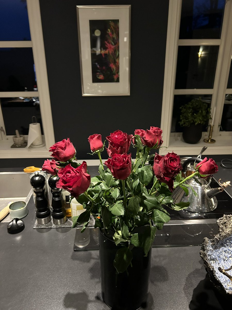 Husker du når du registrerte deg på X? Det gjør jeg! #MyXAnniversary To «jubileer» i dag 🙈 Fikk blomst av <a href="/helene_nb/">helene</a>, selv om det helt klarte burde vært motsatt 😁