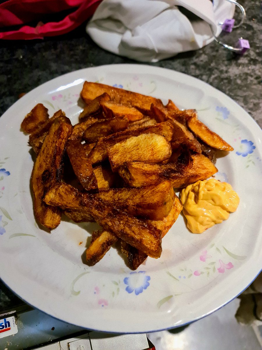 FemboiCooking's tweet image. too lazy to cook, didnt wanna pay for takeout
made steak fries from scratch