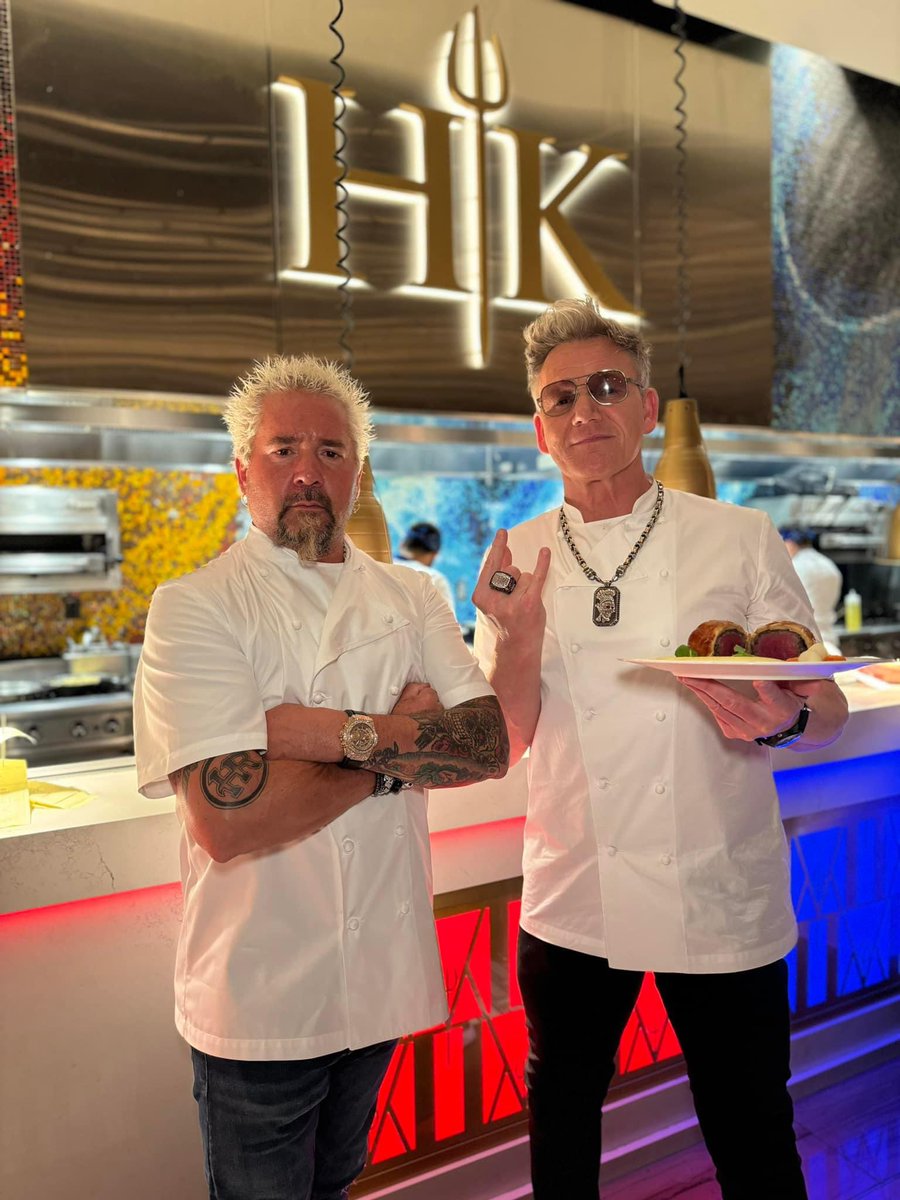 FalsePortal's tweet image. I don't know what's happening...