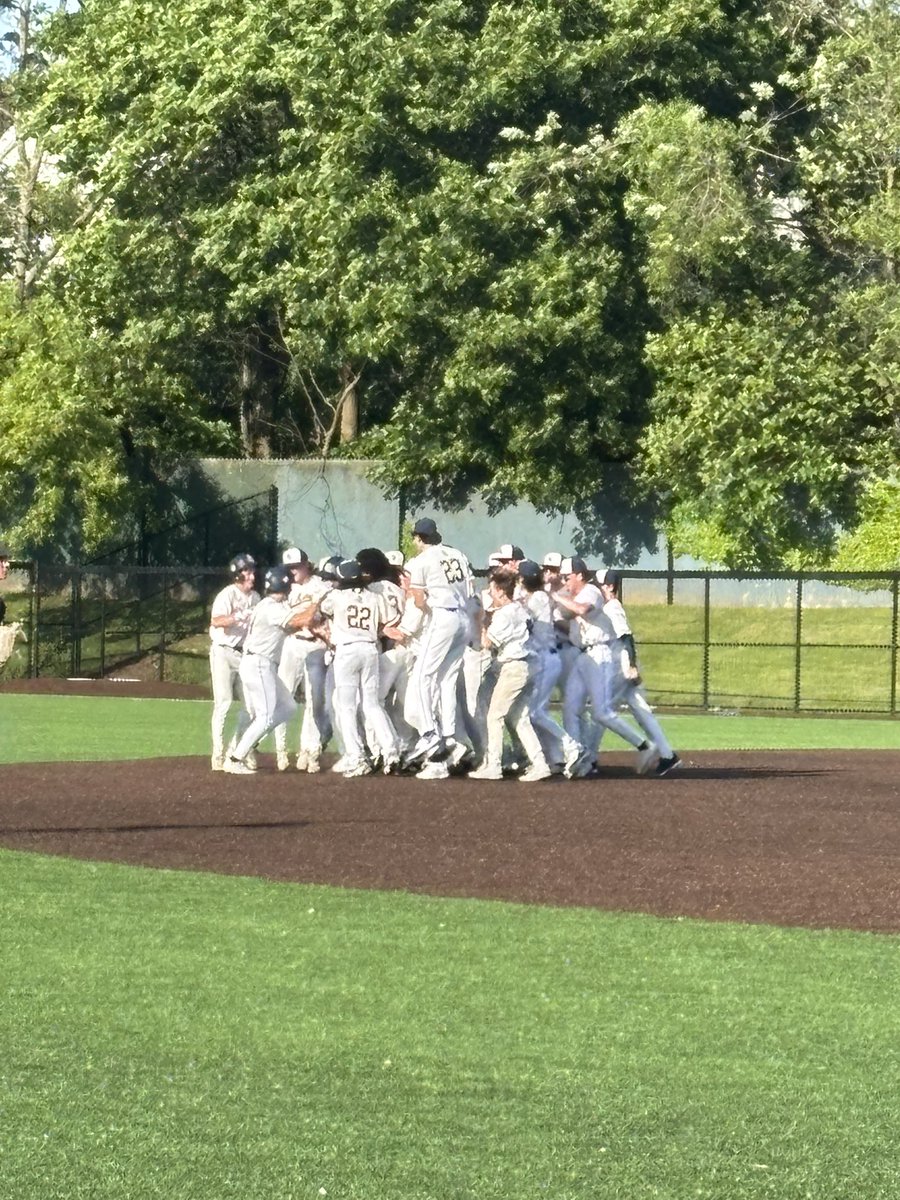 BASEBALL: @smhbb10 (15-4) advances to the Mullins title game Saturday (2:00) with a 1-0 win over Swampscott. Michael DeMaino singled in the game winner in the 8th while Josh Doney continued to dominate going the distance with 6 strikeouts. @BostonHeraldHS @GlobeSchools