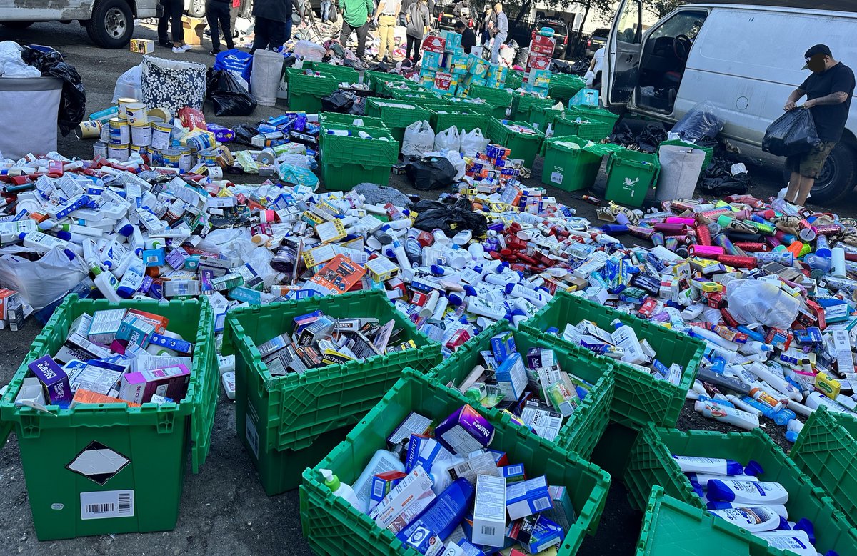 henrykleeKTVU's tweet photo. Irene Cruz, 33, &amp; Jose Alfredo Barragan Cruz, 21, charged by @AlamedaCountyDA w/organized retail theft &amp; receiving $541,790 in stolen property, incl. cosmetics, toiletries, alcohol, clothing, medicine, cleaning supplies &amp; @Starbucks mugs, per @CHP_GoldenGate https://t.co/Lph6QwYG7q