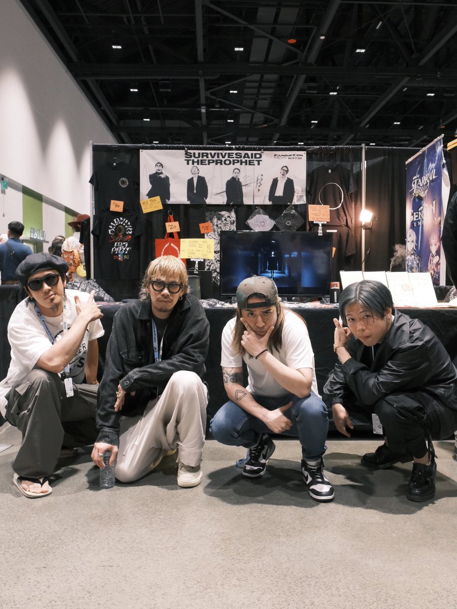 SSTPofficial's tweet image. 🔥SHOW INFO🔥

FanimeCon starts today! 
The live show is tomorrow, but the merchandise is on sale at booth 126 (main entrance left side in the back corner) today, so please check it out.

fanime.com

#survivesaidtheprophet #サバプロ #sstp #FanimeCon
