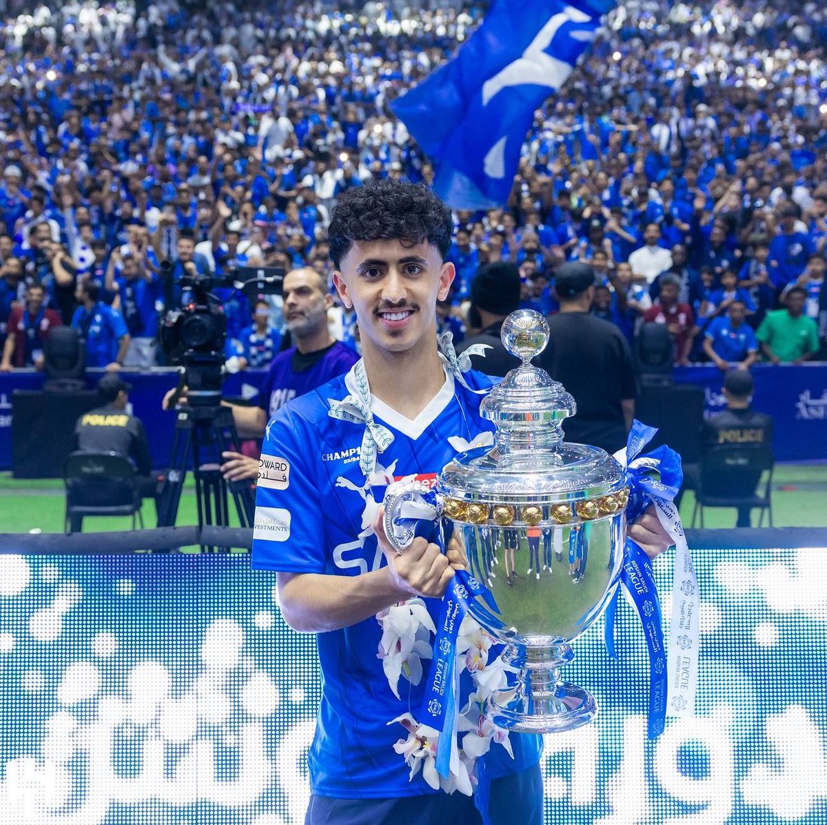mohamed_alqah10's tweet image. ألف مبروك جمهور الزعماء لقب الدوري الأقوى💙💙😍🏆
@Alhilal_FC