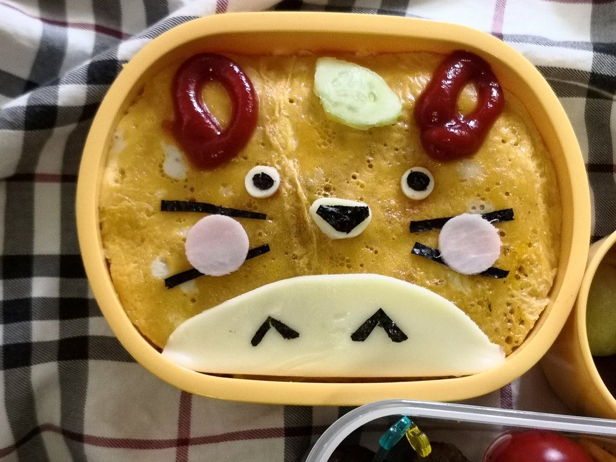 SimapAimer's tweet image. 運動会のお弁当「新種のトトロ」♪