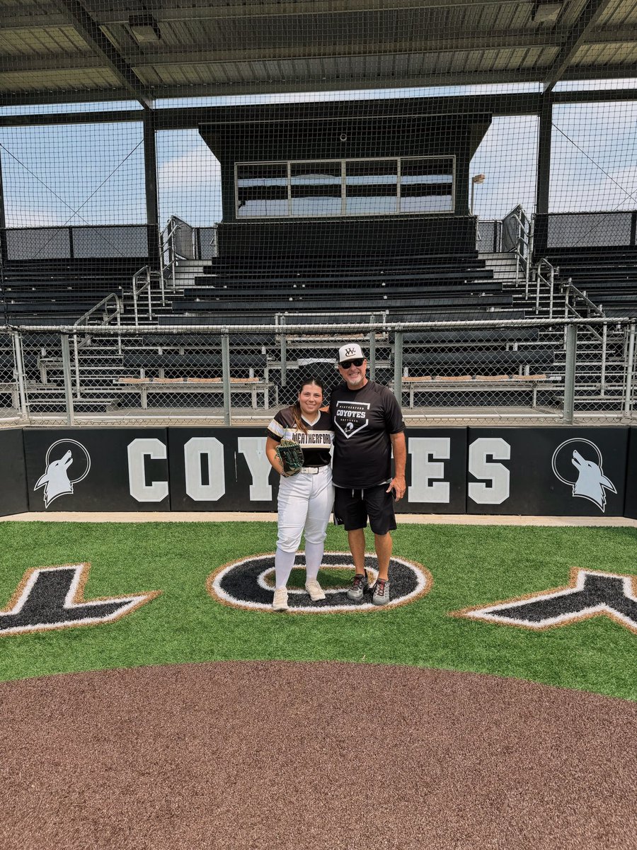 I am beyond excited and proud to announce my commitment to further my academic and softball career to Weatherford College!! Thank you Coach Williams, Coach Flanagan, and Coach Bartels for this amazing opportunity!! Thank you to my family, coaches, and teammates! Go coyotes! 🐺