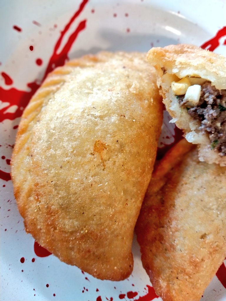 Vamos con la receta de estas Empanadas de Mandioca o Pastel Mandi'o 

Son deliciosas, todavía no sé porque tardé 40 años en conocer esta preciosura culinaria guaraní.

Si te gusta es RT!