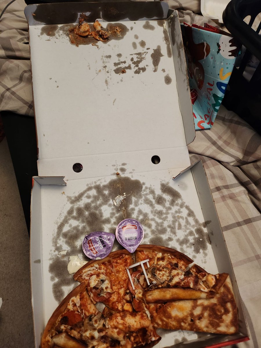 Kerazene's tweet photo. My food turned up like this, @ubereats_uk think that's absolutely fine and dandy. 3 AI rejections in the app for a refund. I've reported it as both a "Serious incident with the delivery person" and "food safety issue" at 9:52pm, both of which are ignored. 1/2 https://t.co/3fEFhXJeDu