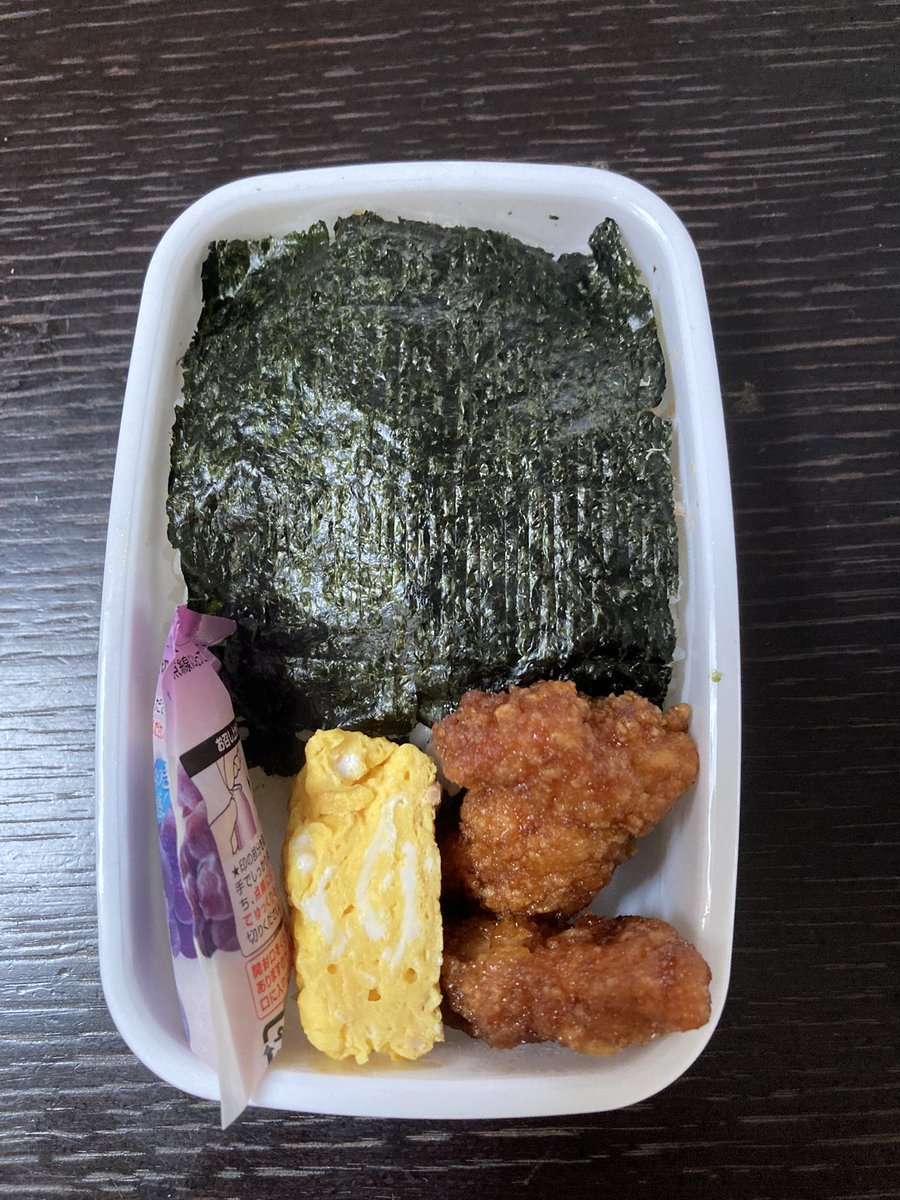 276 土曜日

部活弁当、が部活は行かないそうです、、

初海苔弁当、作り方あってるのでしょうか？

海苔弁
鶏から甘酢
ツナ入り卵焼き

#部活弁当
#中学生男子弁当
#お弁当記録
#地味弁当