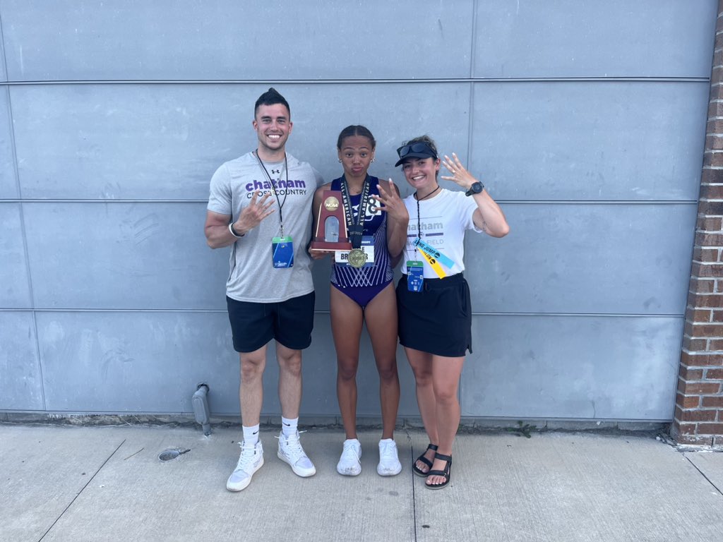 BrunnerJess's tweet photo. SHE DID IT AGAIN!!!!!! “What can’t she do”??? 4x🇺🇸
4 Time All American https://t.co/VeOSjck3NA