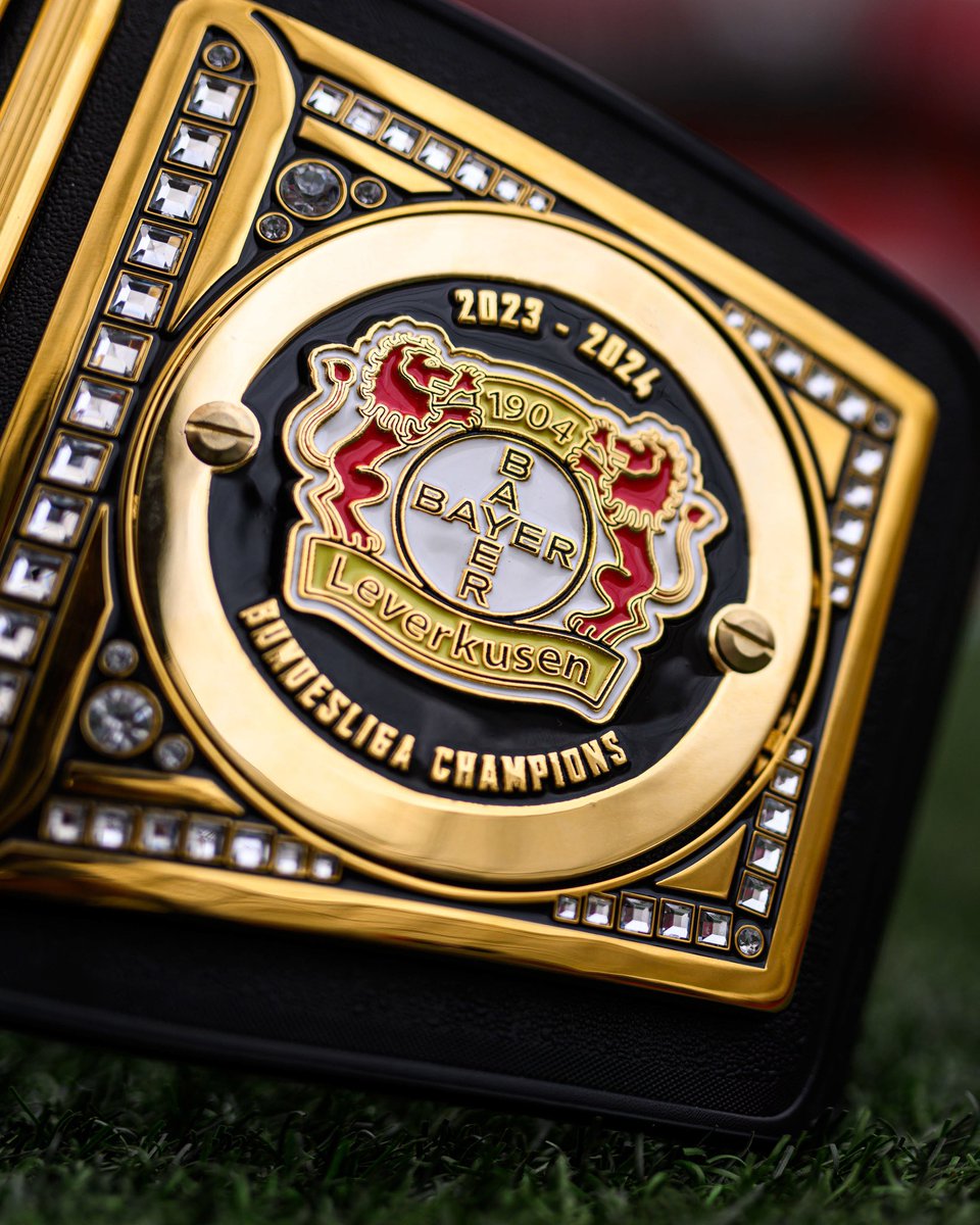 centregoals's tweet photo. 🤩🤼 Bayer Leverkusen got a customised WWE UNDISPUTED CHAMPION belt for their invincible Bundesliga campaign. 🔥 https://t.co/PGXmc8PHHs