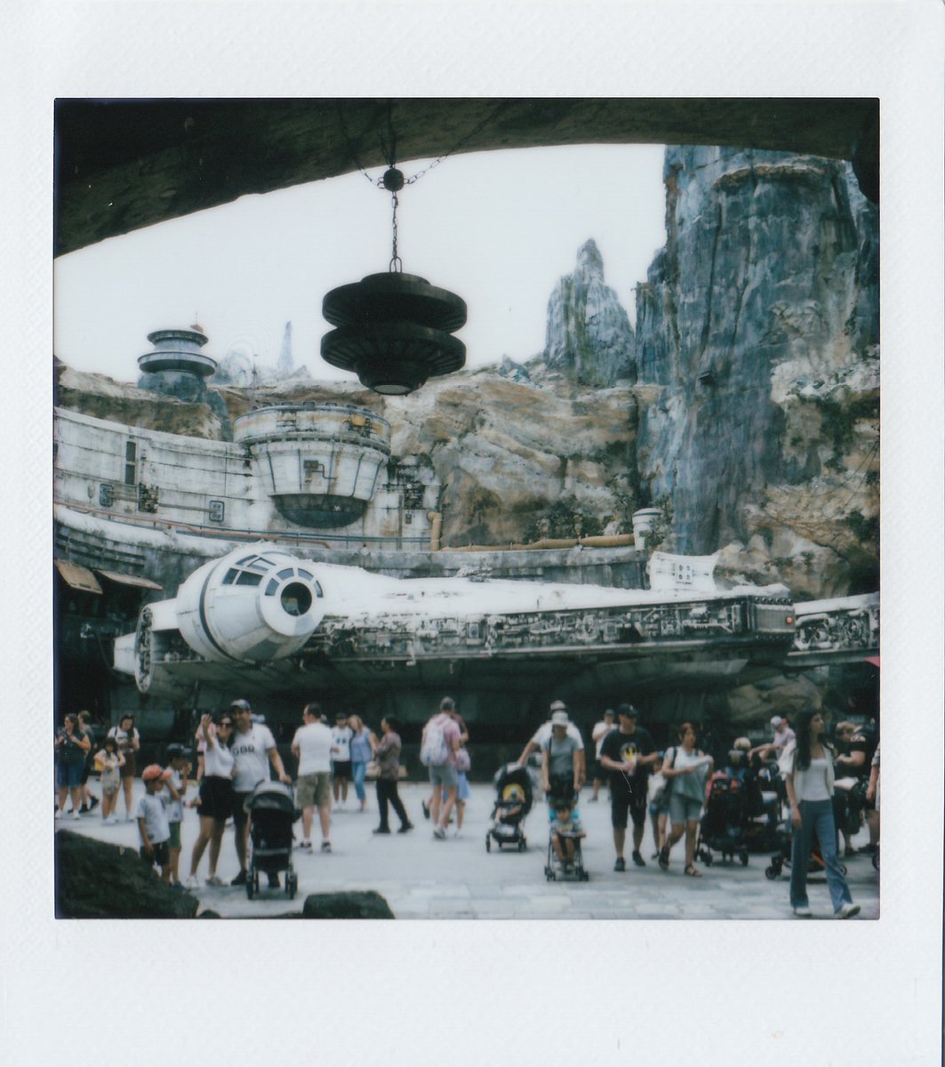 Gaige_404's tweet photo. Hollywood Studios, though it has black spire out post its actually my third favorite park. lots of rain but had lot of fun.

#disneyworld #hollywoodstudios #photography #amusmentpark #iloveinstantphotography #lomography https://t.co/4Z74nb92Bn