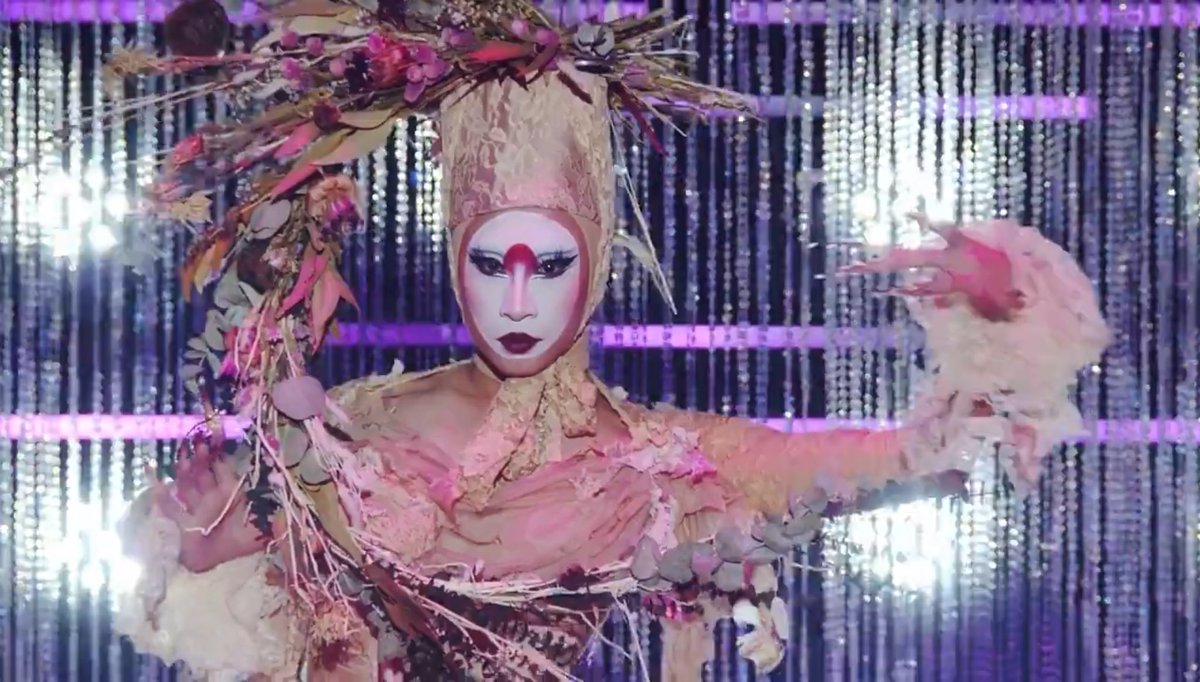 Flopping Snach Game and having a magnificent cultural runway hmm winner energy if you ask me #DragRace