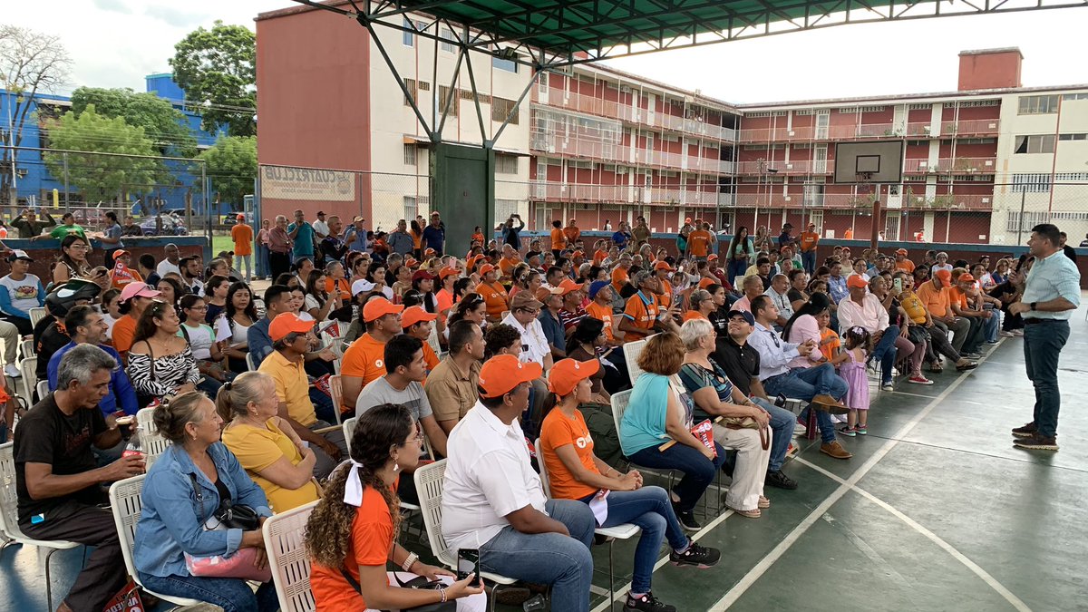 freddysuperlano's tweet image. ¡Juramentadas 54 Redes Populares en Barinas!

Toda nuestra fuerza la colocamos a disposición de @EdmundoGU , por ello nuestros equipos de bases de 4 parroquias de Barinas se juramentan para salir a cada rincón de sus sectores a conquistar La Mejor Venezuela.

¡Vamos con todo! 🇻🇪