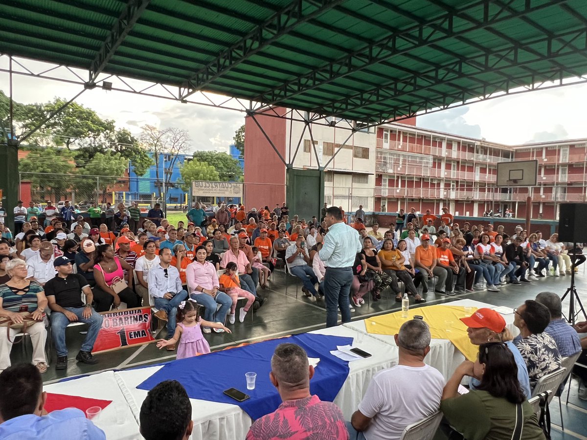 freddysuperlano's tweet image. ¡Juramentadas 54 Redes Populares en Barinas!

Toda nuestra fuerza la colocamos a disposición de @EdmundoGU , por ello nuestros equipos de bases de 4 parroquias de Barinas se juramentan para salir a cada rincón de sus sectores a conquistar La Mejor Venezuela.

¡Vamos con todo! 🇻🇪