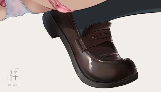 蹲踞ポージングでは靴が要…という癖 