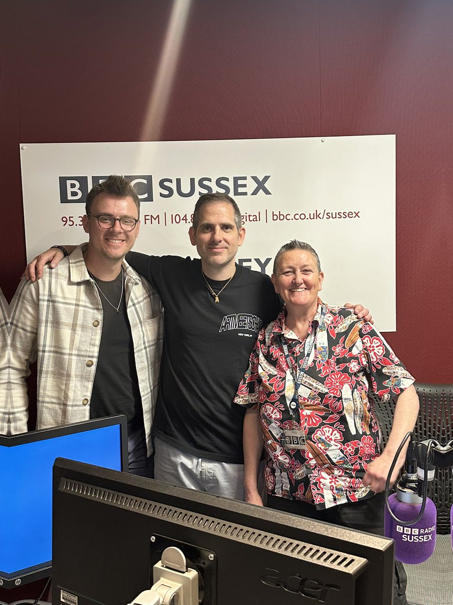 EddieCraigMusic's tweet image. A Dream came true ❤️. Thank you @MelitaRadio Callum, Dan, Amy @bbcintroducing @BBCSussex @BBCSurrey @BBCSounds #bbcintroducing #bbclivelounge and the team @LeanneSweetFA @missamypearson @punkpappa @Jasmineknightuk @RealAngieBrown @nekxtman listen to our Live Lounge on #bbcsounds