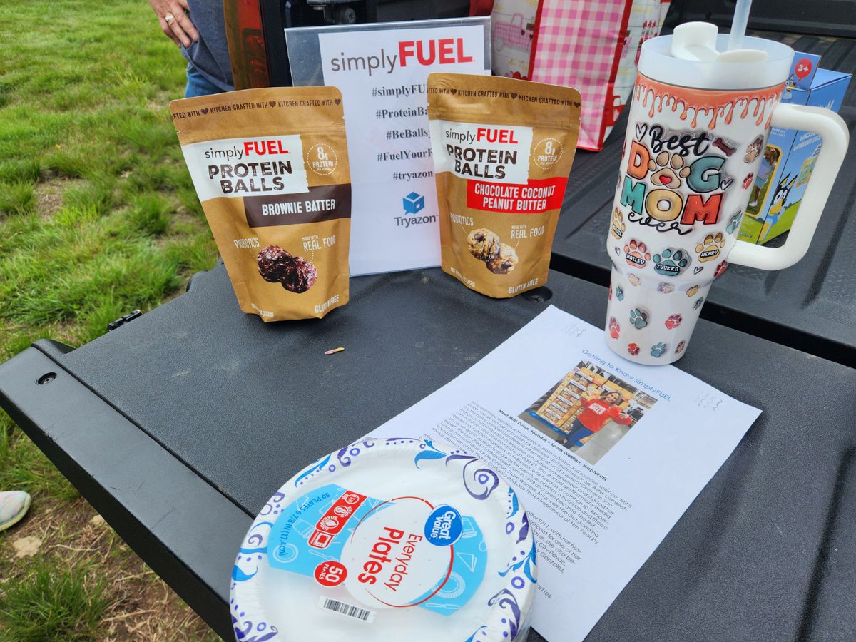 cemongillo44's tweet photo. So this past Sunday I got to host a #simplyFUEL protein balls party with my daughter (we both got selected!). We sampled two flavors- Brownie Batter and Chocolate Coconut Peanut Butter. Both delicious. Thank you #tryazon for the opportunity. #ProteinBalls #BeBallsy #FuelYourFun https://t.co/OS97o041y4
