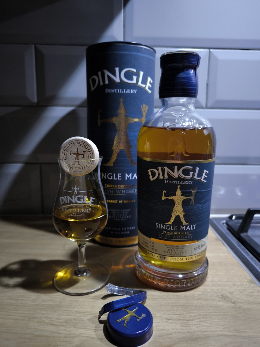 Opened up a @DingleWhiskey Single Malt for #FreshBottleFriday #MidnightFlange 🥃🐢💥