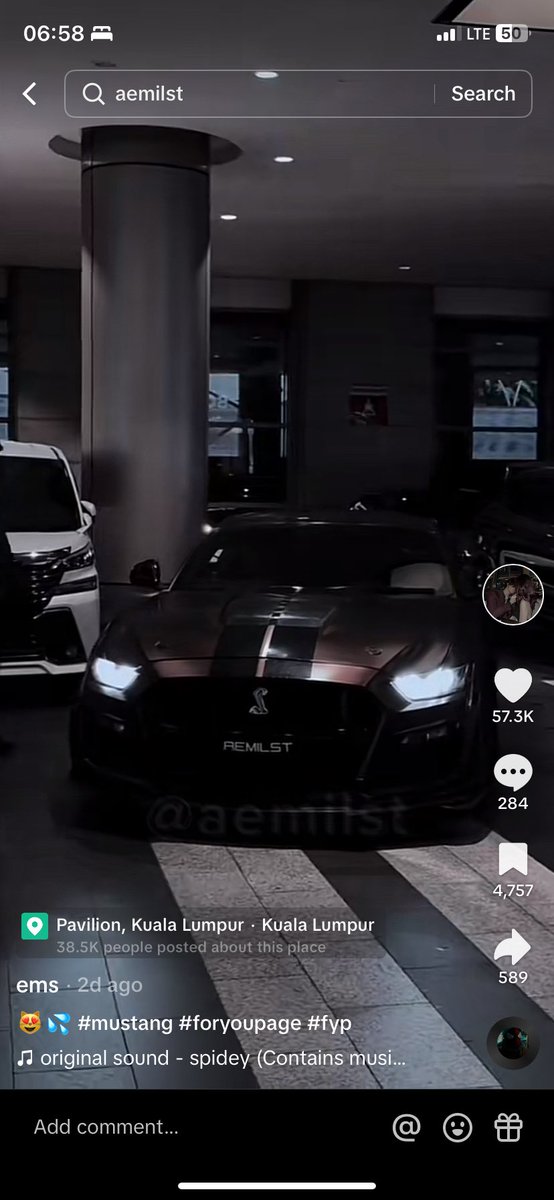 FAliaHMS's tweet photo. The car plate in question. Idk who she calling “b!tches”. Siap post rate dia lagi. https://t.co/HygZ9U4kzN
