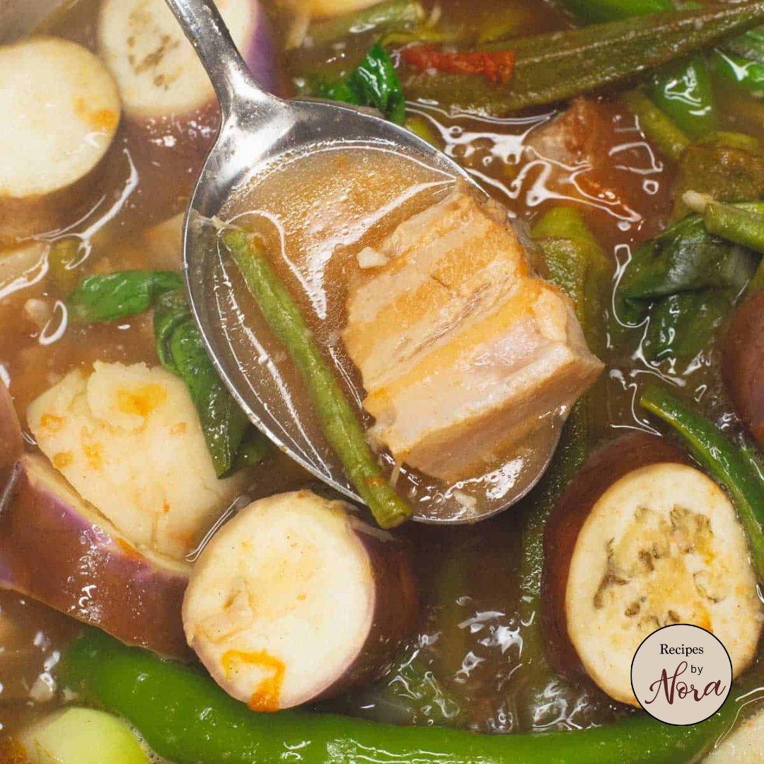 recipesbynora's tweet photo. Sinigang na Baboy is a sour tamarind-based soup with tender pork belly and a variety of vegetables. This classic, comforting dish is so easy to make with ingredients that are highly customizable.

✅ PRINTABLE recipe at: https://t.co/1xVVdy9lak https://t.co/NMz5WR1YUy