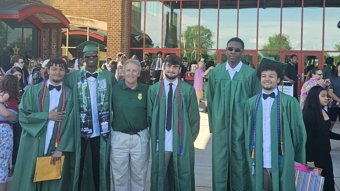 Congratulations to an amazing senior class! Great young men who will go on and do great things! The best! Back2Back 3A Champions, 4 SPC Reg Season, 3 SPC Tournaments, Back2Back @Phenom_Hoops @HighSchoolOT #1 Ranking, 2 yr 65-0, 3yr 95-1, 4yr 107-3 crazy numbers! So proud of them!