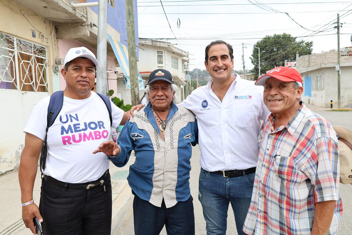manoloherrerar's tweet photo. ¡Disfrutando este último viernes de campaña en la colonia Encinar 2da Sección! 👊🏻
Qué buen recibimiento tuvimos, les contamos de nuestras propuestas y el gran trabajo que haremos por el #Dtto16.
Vamos con toda la actitud en estos últimos días.
#El16EsNuestro 💙 https://t.co/RT7MwYs31Y