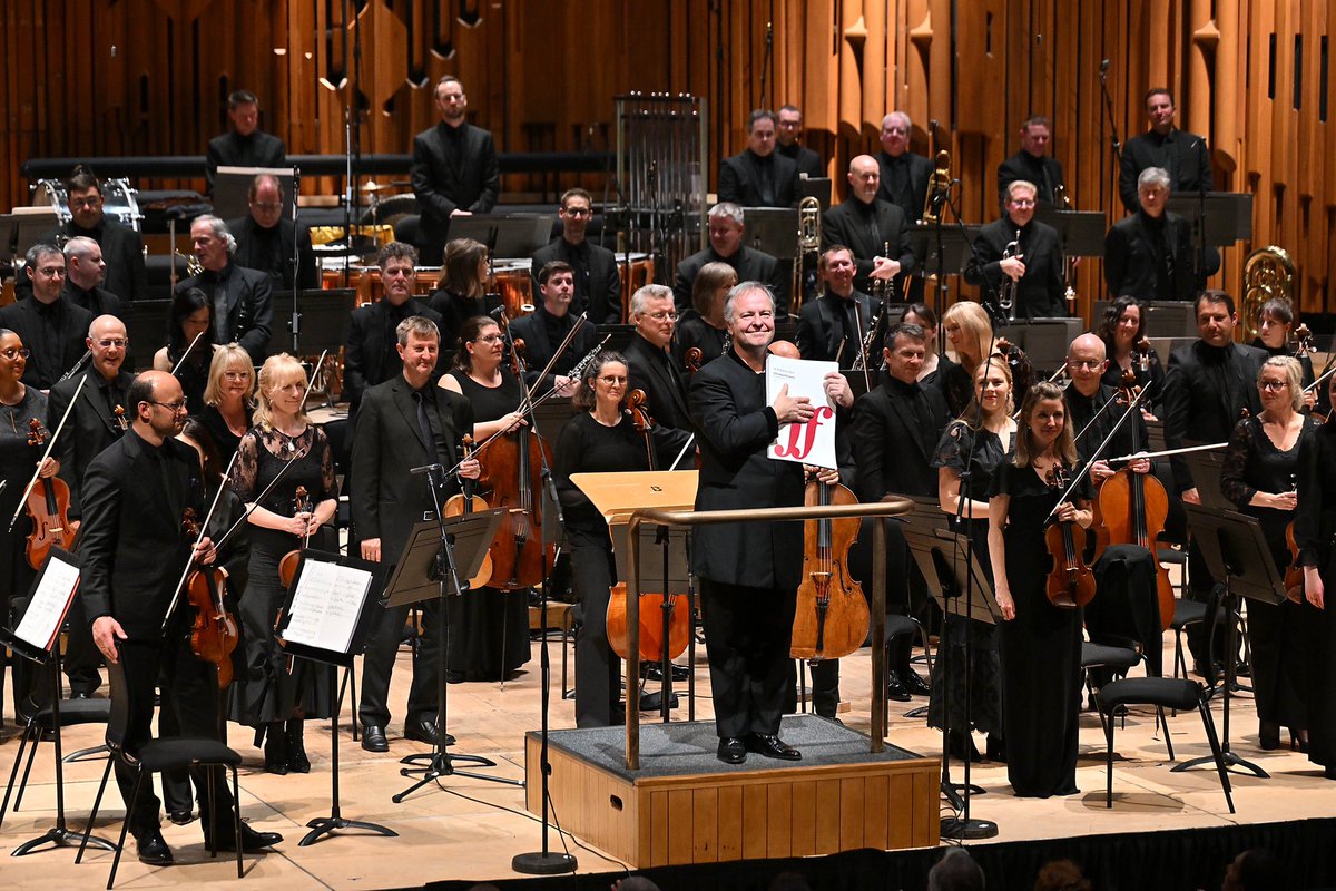 BBC Symphony Orchestra & Chorus (@bbcso) on Twitter photo What an incredible evening at the <a href="/BarbicanCentre/">Barbican Centre</a>! 👏👏
@oramsa conducted us and the mighty BBC Symphony Chorus in Vaughan Williams’s A Sea Symphony, with soloists Silja Aalto and Morgan Pearse.
We enjoyed Britten’s Double Concerto with two wonderful soloists, Vilde Frang and What an incredible evening at the <a href="/BarbicanCentre/">Barbican Centre</a>! 👏👏
@oramsa conducted us and the mighty BBC Symphony Chorus in Vaughan Williams’s A Sea Symphony, with soloists Silja Aalto and Morgan Pearse.
We enjoyed Britten’s Double Concerto with two wonderful soloists, Vilde Frang and