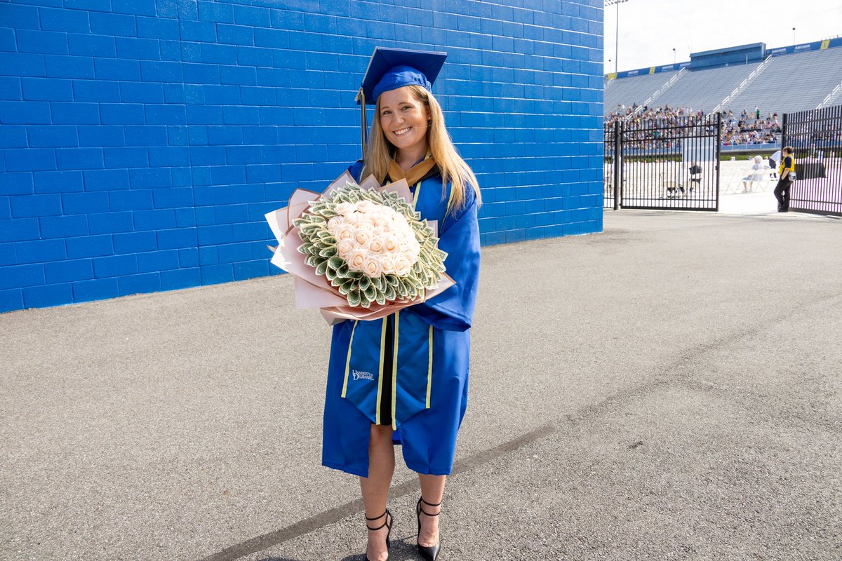 SBoekholder's tweet photo. Officially a college grad!! https://t.co/q3bYCCpBL7
