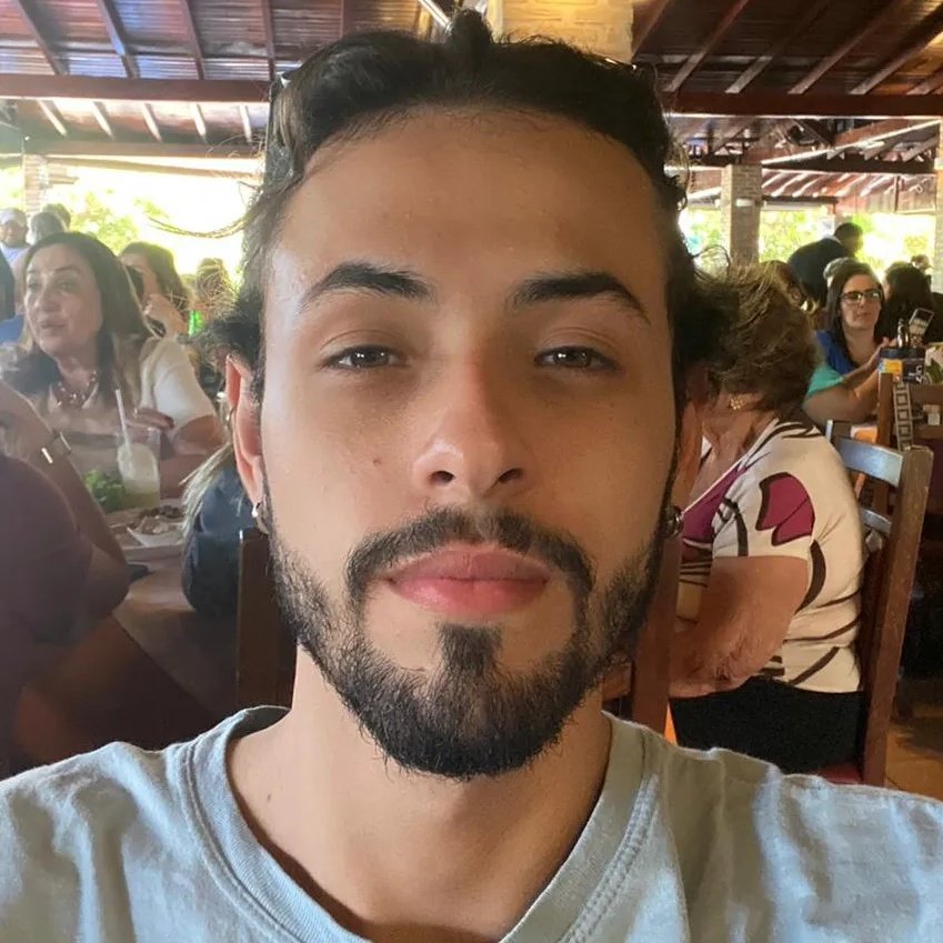 LucasMaroquides's tweet photo. Pai deixou o cabelo crescer🤠👍 https://t.co/JM6DM8o6Nt
