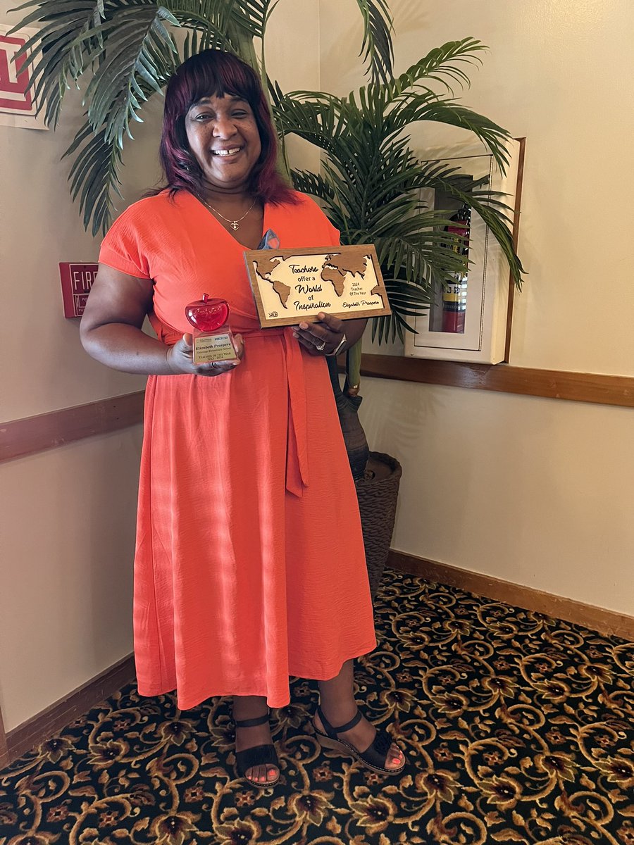 This afternoon the City of Hollywood beautifully celebrated the teachers of the year featuring <a href="/Oakridge_Elem/">Oakridge Elementary</a> amazing, Elisabeth Prospere!  
💚🦉💛
