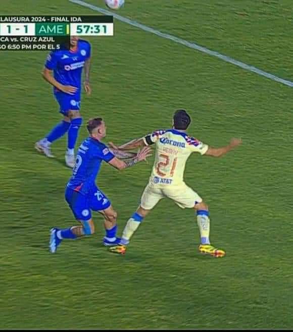 ParziRex's tweet photo. @Gusmendez_81 @tudimebeto @SergioADippW Entonces está sería igual, penal y roja o castigo de suspensión para la J1 del siguiente Torneo, pisotón y empujon https://t.co/btwQXF492w