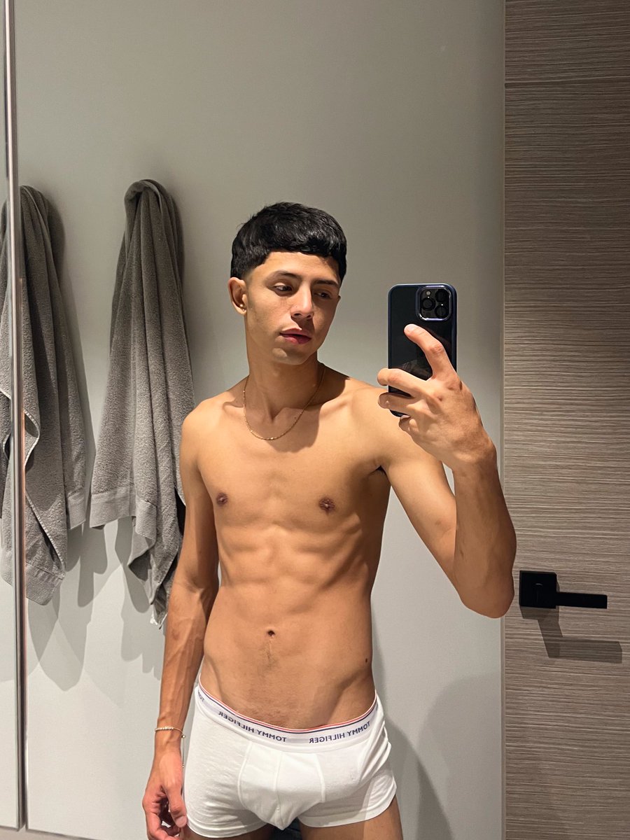 Me la ayudas a parar? 
Contenido al DM✍🏼 #rt
😈🔥⚡️🤑

t.me/Robinsonc7/s/21