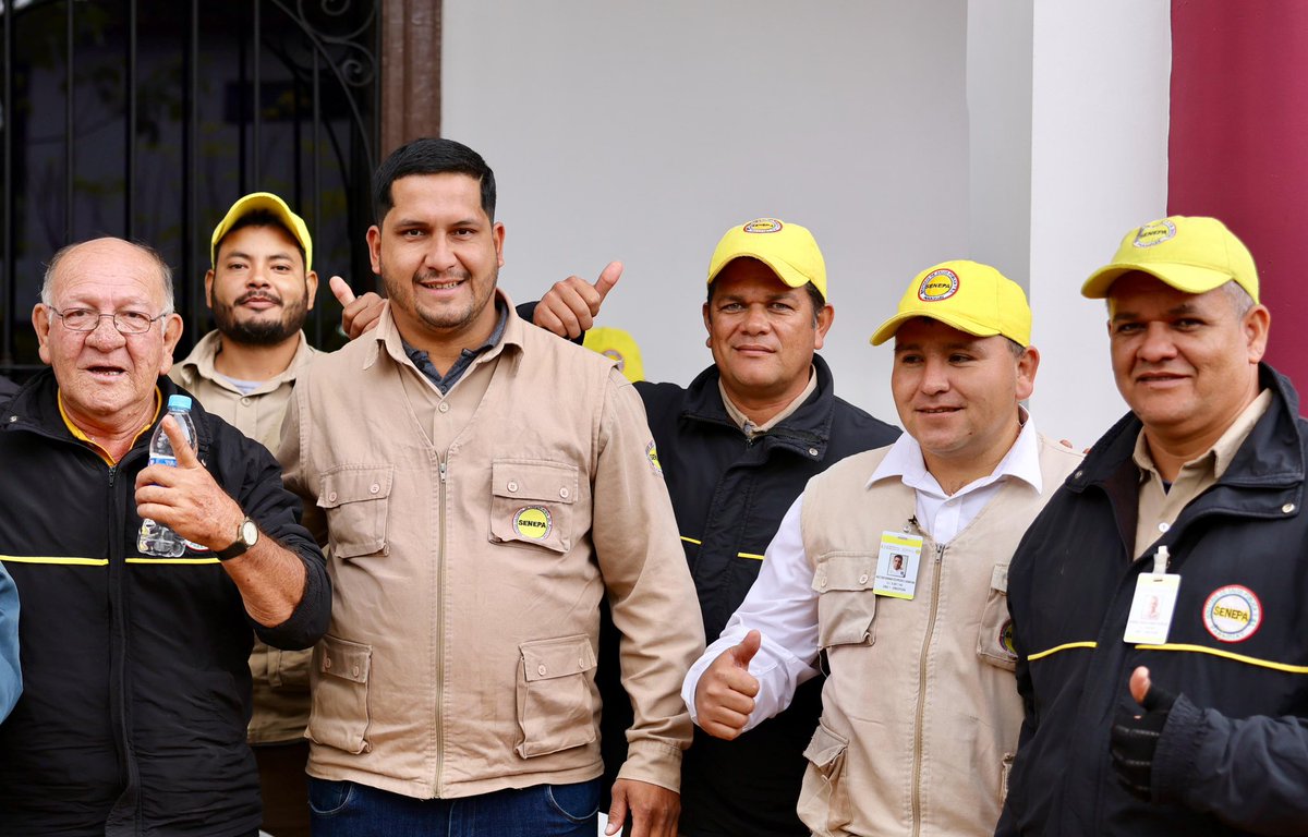 ViceParaguay's tweet photo. JORNADA DE GOBIERNO EN CONCEPCIÓN 
Hoy se anunció la habilitación de la nueva sede del SENEPA en Vallemí, ampliando la zona de cobertura a distritos que han sido postergados por mucho tiempo. Además, se entregaron equipos e insumos que permitirán brindar un mejor servicio. https://t.co/3zVR0tJAMy