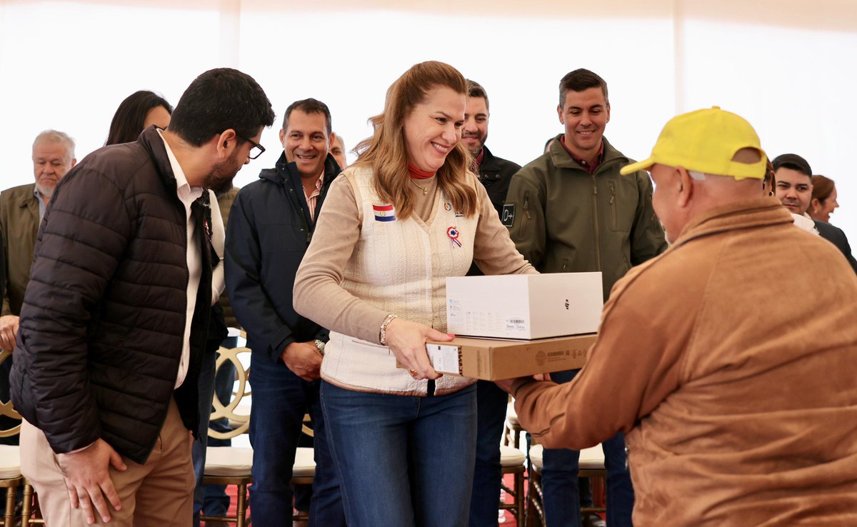 ViceParaguay's tweet photo. JORNADA DE GOBIERNO EN CONCEPCIÓN 
Hoy se anunció la habilitación de la nueva sede del SENEPA en Vallemí, ampliando la zona de cobertura a distritos que han sido postergados por mucho tiempo. Además, se entregaron equipos e insumos que permitirán brindar un mejor servicio. https://t.co/3zVR0tJAMy