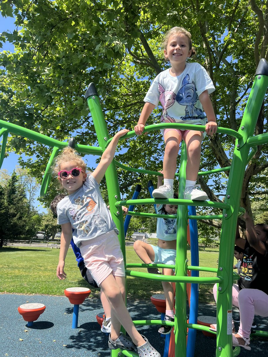 DaweClassroom's tweet photo. Fun Friday in Room 100! Our class earned ice pops &amp; a park afternoon! ☀️ #OTESpride #PreKTeam @prekteachernj @tiffanysorto0 https://t.co/ufI7QRdF8o