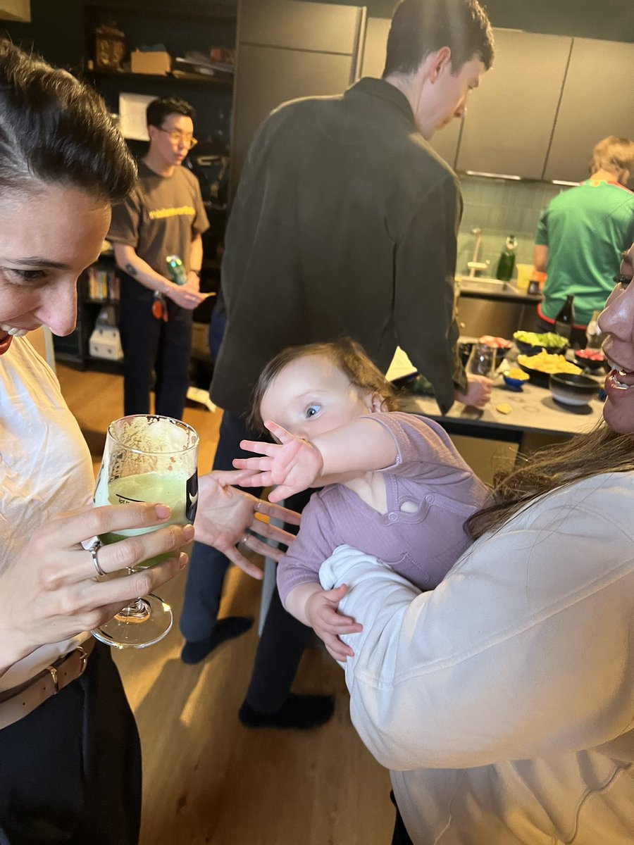 Emma_Lepley_'s tweet image. FRIDAY 🌮👶🥃