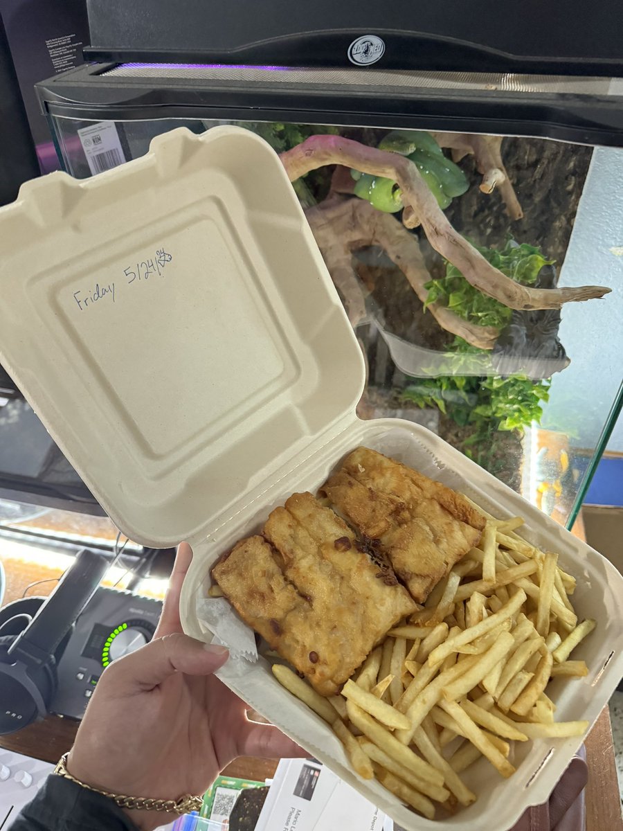 codeiinepapi's tweet photo. #FREECHIPPYFRIDAY 
$chippy https://t.co/7rF8jRqBTy