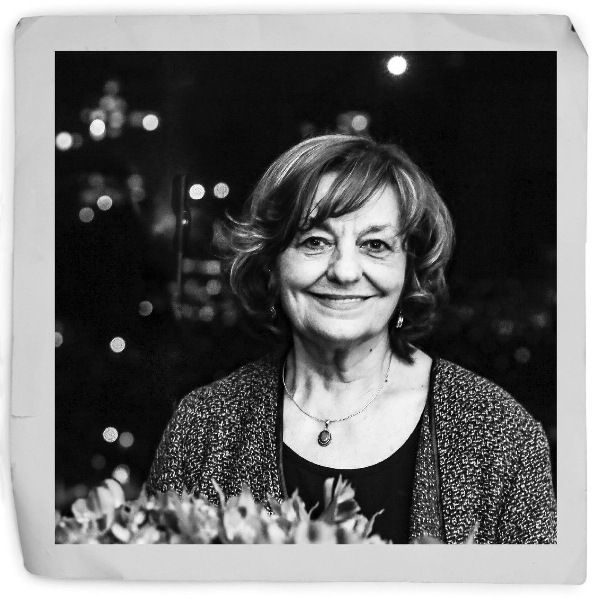 visorlibrosco's tweet photo. #PoetasVisor La poeta rumana Ana Blandiana es premio Princesa de Asturias. #visordepoesía #visorlibros https://t.co/lFwkBJ6IbZ