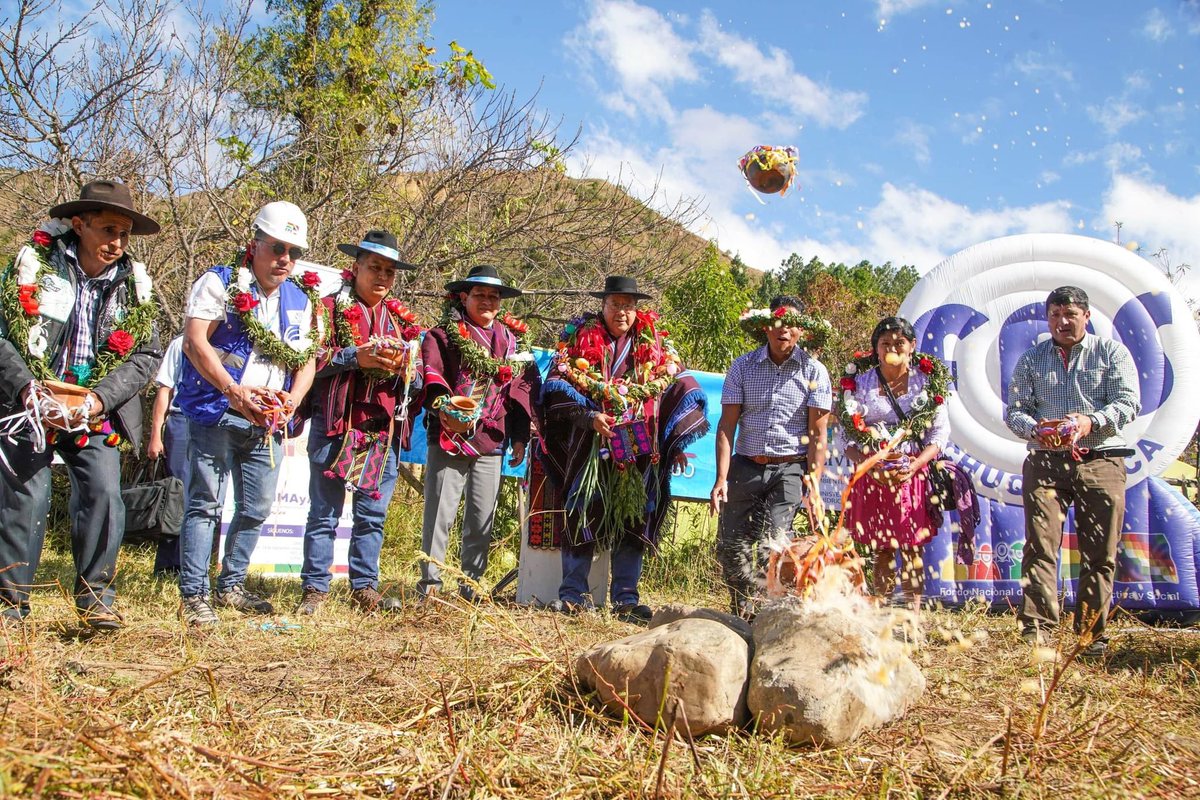 En el mes aniversario de nuestro querido departamento de #Chuquisaca, llegamos una vez más a nuestro municipio de Sopachuy, para inaugurar con mucho cariño tres importantes proyectos. Un Sistema de Riego para la comunidad Chavarría, con el cual garantizamos la producción e