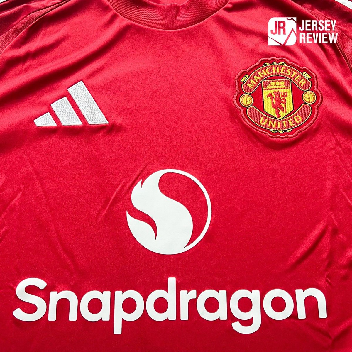 This appears to be the new Manchester United 24/25 Home shirt. Read more: footballshirtculture.com/leaked/manches… #ManchesterUnited #mufc #manutd #newkits #footballshirts #soccerjersey