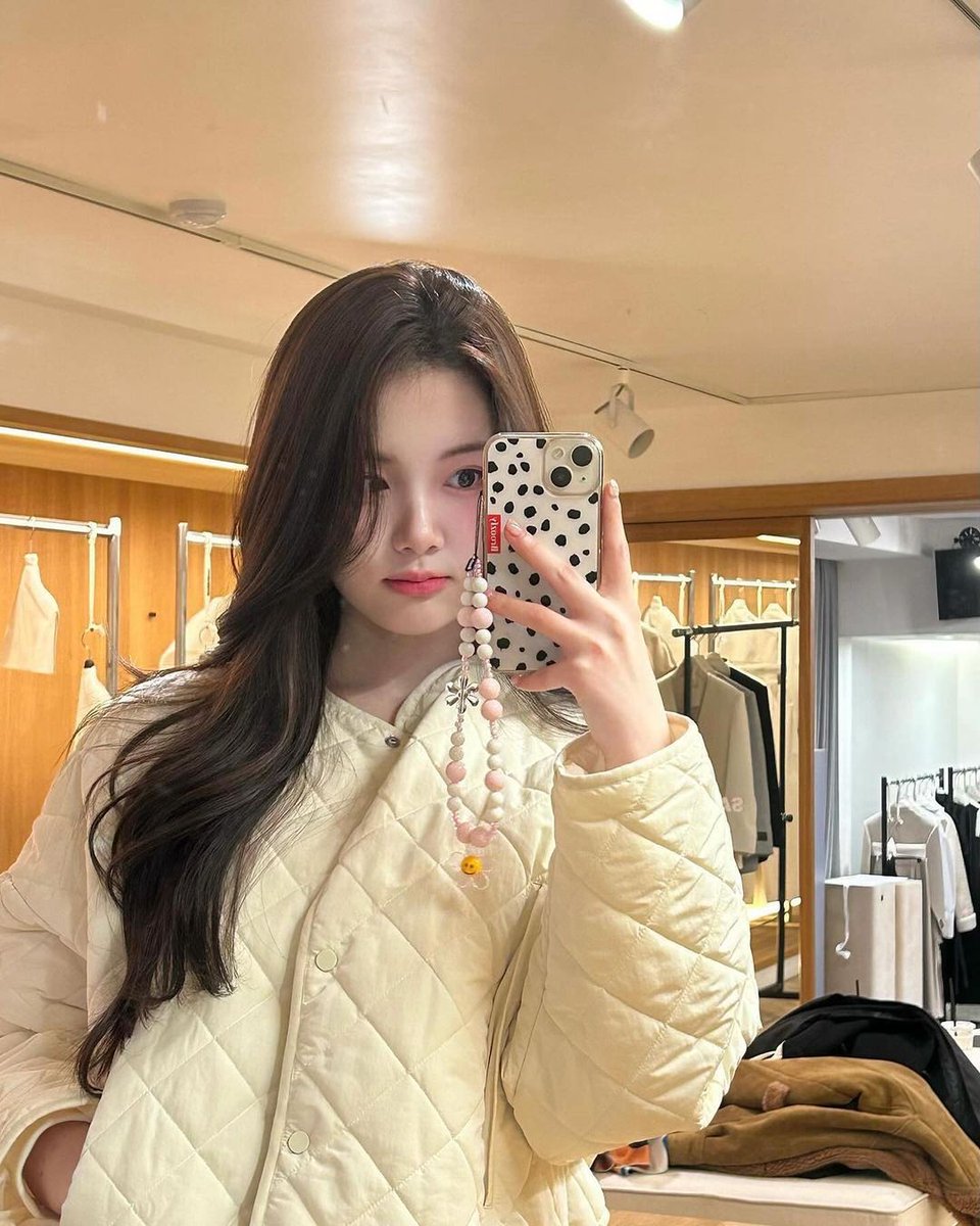 Like Mother! Like Daughter 💗

The two Cuties of my House 🏡

My Wife <a href="/meox1vynnl/">ᴠʏɴᴀɴ ʟᴇᴇ</a> 👰🏻 and my daughter <a href="/suaacxx/">채수아</a>  👨‍👩‍👧

Love you lots ❤️