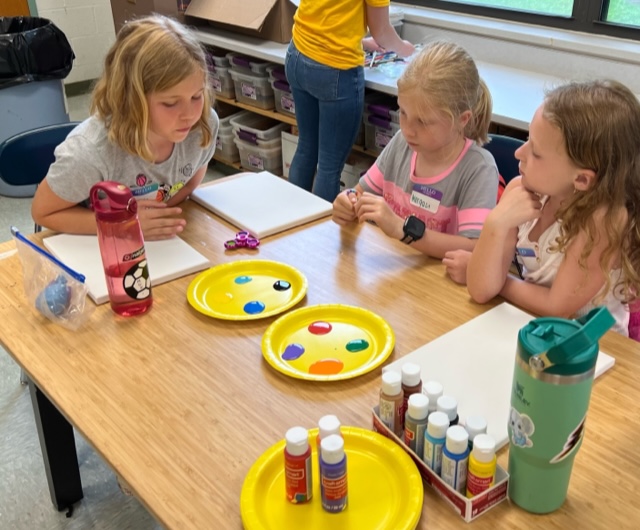 #CampJaguar registration deadline is May 31! Three sessions (nine courses) are set for July; camp is open to #WJHSD students enrolled in K-6 during 2023-24 school year. Courses are Tuesday-Thursday from 12:45-3:45 p.m. Course catalog & registration: bit.ly/3QexJpl