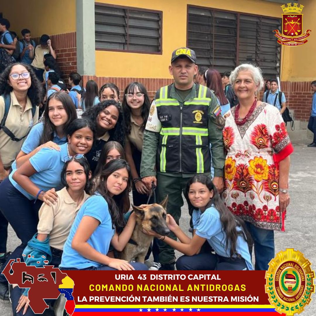 leonardojqh's tweet photo. Efectivos Militares #FANB del Comando Nacional Antidrogas #GNB y la #SUNAD, realizaron en la U.E. “Santa Gema” ubicada en la Urb. Santa Eduvigis, Caracas Dtto. Capital, actividad preventiva antidrogas y demostración de destreza canina, dirigida a Ciento Cincuenta (150) Alumnos. https://t.co/sHvxzzaEPS