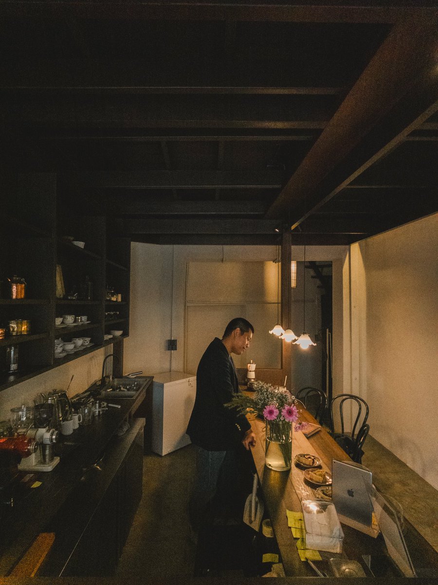heiwa kissa ชอบตั้งแต่การตกแต่งที่มีต้นตำหรับมาจากญี่ปุ่น ความกาแฟที่ชงแบบฝรั่งเศส ขนมอบที่ตรงมาจากเชียงใหม่ เมล่อนโซดาแบบที่ไม่ต้องไปถึงญี่ปุ่นแบะบทสทนาของคนที่มีความชอบคล้ายๆกัน เติมเต็มบ่ายวันนั้นมากๆ 

เปิด 10:00 - 18:00 
จอดรถได้ที่ วัดพระพิเรนทร์ ชมละ 40 
MRT สามยอด