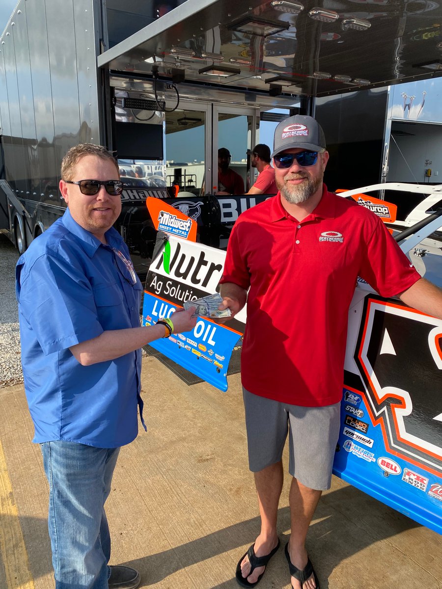 𝗚𝗿𝗲𝗴 𝗗𝗲𝗮𝘁𝗵𝗲𝗿𝗮𝗴𝗲 of @DeatherageOpti1 formally awarding @TheFast49 for being voted the 𝟮𝟬𝟮𝟯 𝗠𝗼𝘀𝘁 𝗣𝗼𝗽𝘂𝗹𝗮𝗿 𝗗𝗿𝗶𝘃𝗲𝗿 with the @Lucas_Oil 𝗟𝗮𝘁𝗲 𝗠𝗼𝗱𝗲𝗹 𝗗𝗶𝗿𝘁 𝗦𝗲𝗿𝗶𝗲𝘀! Be sure to 𝗩𝗢𝗧𝗘 for your favorite #𝗟𝘂𝗰𝗮𝘀𝗗𝗶𝗿𝘁 driver of